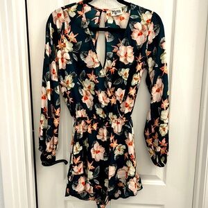 Show Me You Mumu floral romper XS EUC